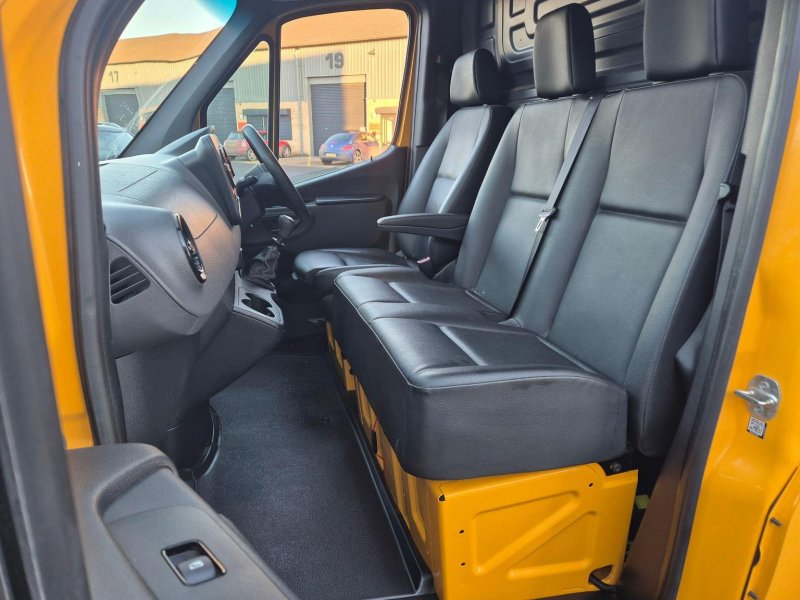 MERCEDES-BENZ SPRINTER